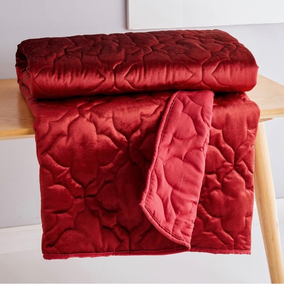 Levtex Home BH CASERTA VELVET RED THROW 50x60” - Picture 2 of 4
